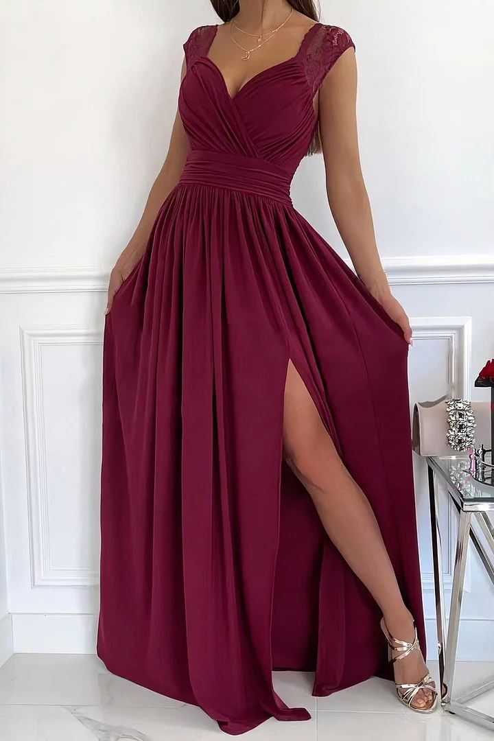 Robe Sans Manches en Dentelle avec Découpes au Bas et au Dos