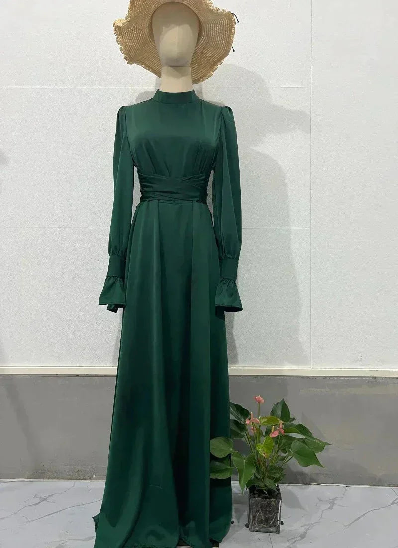 Robe de Soirée Éclatante aux Finitions Raffinées